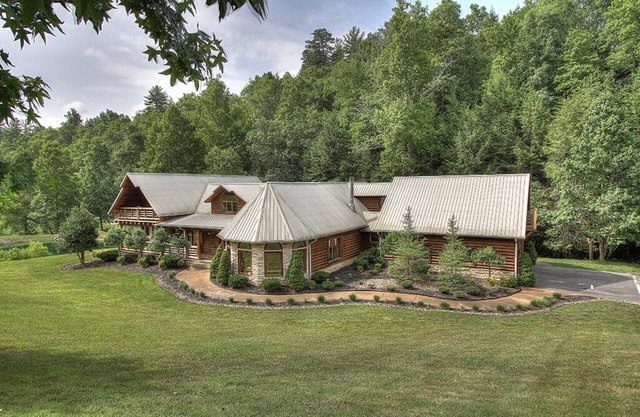 Private Fishing pond, Firepit, Waterfall, Creek, Grandchildren will love