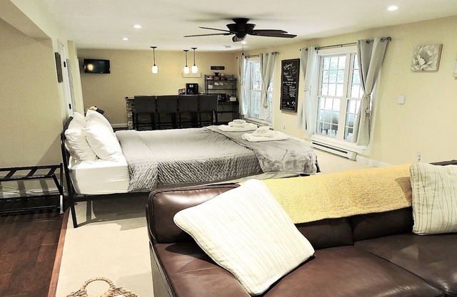 Private Guest Suite by Wineries/Orchards/Cville