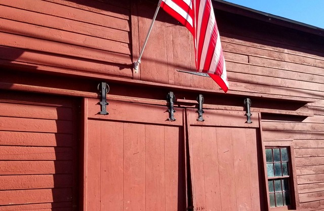 Private Guest Suite in 1771 Farmhouse - 5 minutes to Jiminy Peak