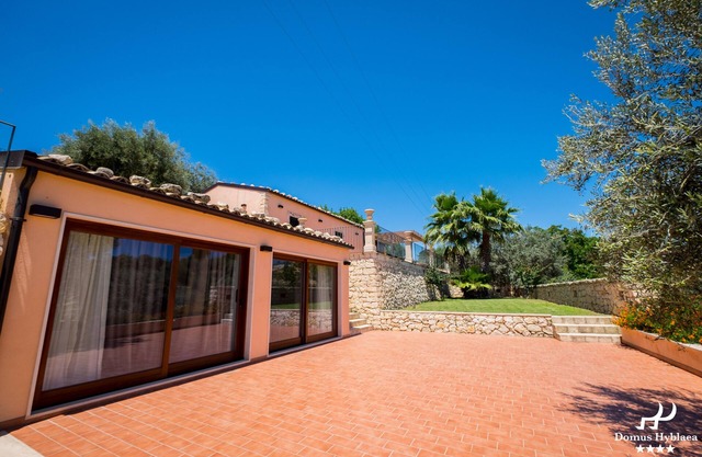 Private hamlet with three villas, accommodates up to 9 people