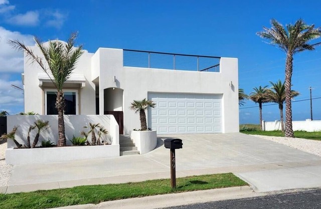 Private Heated Pool, Pet Friendly, Shared Pool, Boardwalk to the Beach