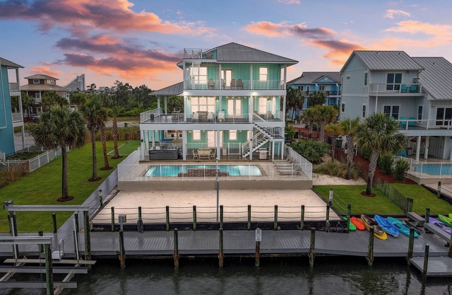 PRIVATE HEATED POOL & HOT TUB, Private Beach, Pickleball, Boat Dock & Bay Access