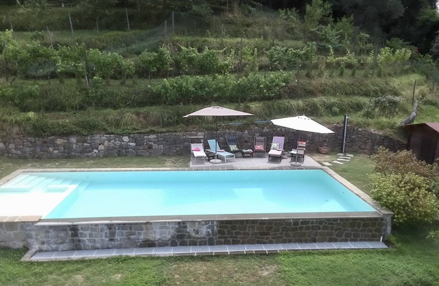 Private hideaway close to amenities with infinity pool and Wi-Fi