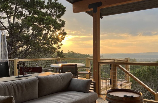 PRIVATE HILL COUNTRY HOME WITH HOT TUB AND EXPANSIVE VIEWS.