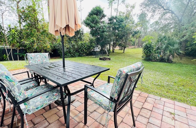 Private house on 1 acre fenced lot