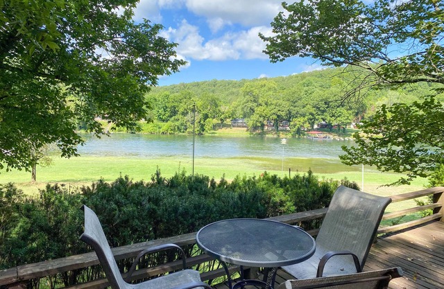 Private House with White River Frontage and Trophy Trout
