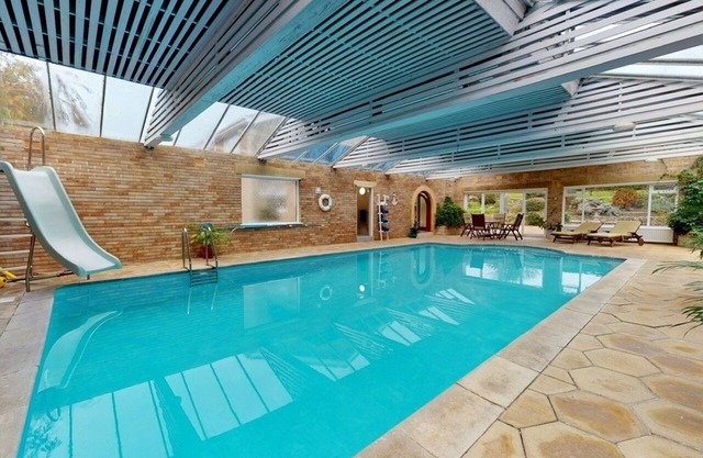 Private indoor heated pool, sauna + snooker room next to Jurassic. Coastal Path