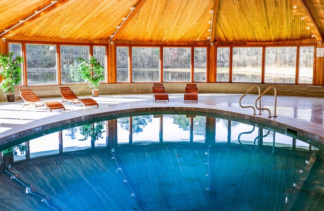 Private Indoor Pool - Hot Tub - 2 Fishing Ponds - 33 Acres
