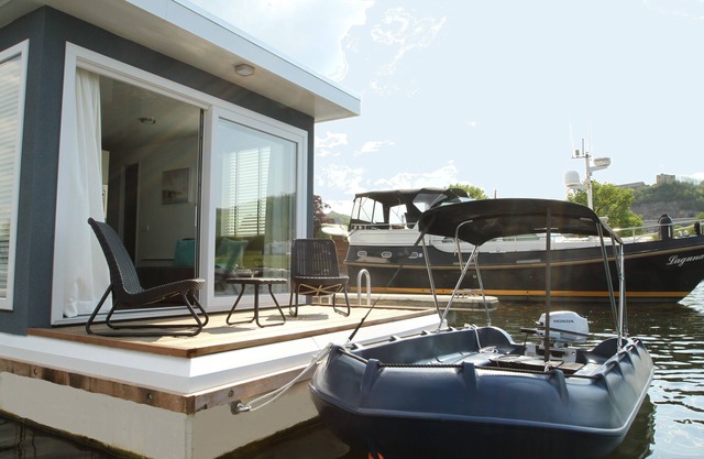 Private island: rest on the water near the bustling center of Maastricht
