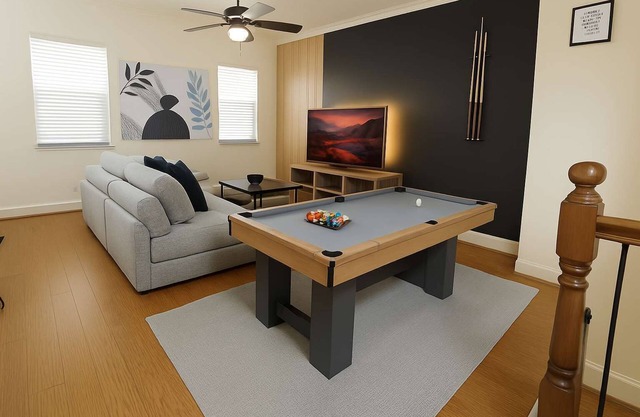Private Jacuzzi Galleria Retreat & Pool Table Sleeps 8