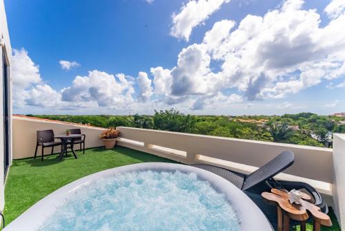 Private Jacuzzi, Golf Getaway, sunrise view