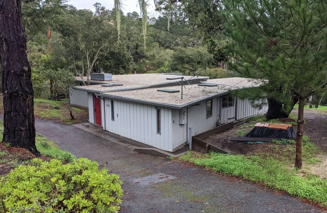 Private location in wooded area-five minutes to Carmel Beach