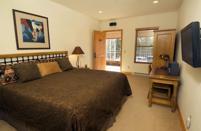 Private Lock-Off King Room at the Bear Creek Lodge