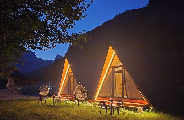 Private lodge with 360° views - romantic, quiet & in the middle of the Albanian Alps