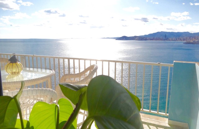 PRIVATE LUXURY SEAFRONT APART. BEST VIEW OF THE BAY !