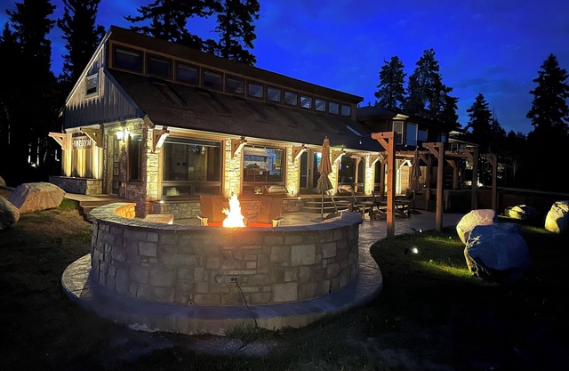 Private Luxury Spa Retreat -Mountain View, Hot Tub & Sauna