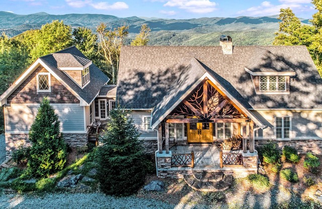 Private Mountain Cabin w/Hot Tub, Endless Views, Fireplace, Game Room on 3 acres