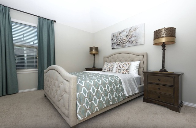 Private! New! Clean! Gated! Sleeps 5 guests. 2BR/1BA, Fast WiFi, Free Parking.