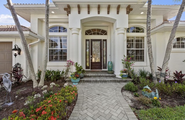 Private Oasis with pool and short drive to Fort Myers Beach