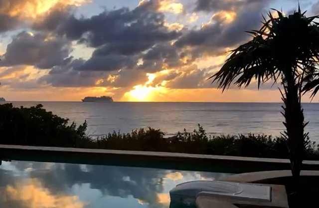 Private Oceanfront Villa with Pool, Swim Up Bar, and Kid's Pool!!!
