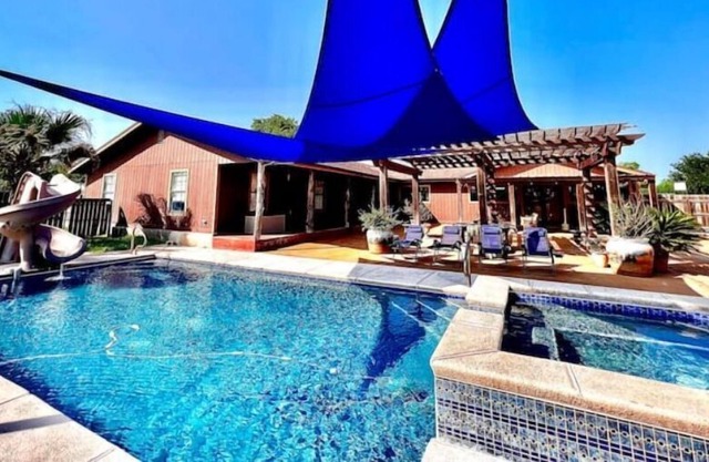 Private one-acre Oasis Pool Resort - near Corpus Christi Lake