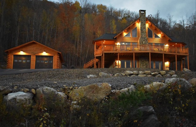 PRIVATE & PEACEFUL CABIN w/HOT TUB and MTN VIEWS