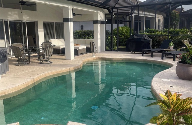 Private Pool, 7 Mins to Naples, 9 Min to Beaches