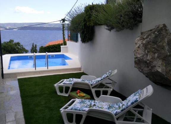 Private Pool and Sea View Apartment