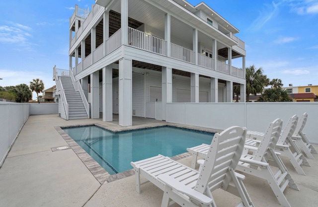 Private Pool & Elevator | Dog Friendly, Beach Chairs & Umbrella | Pensacola Beach