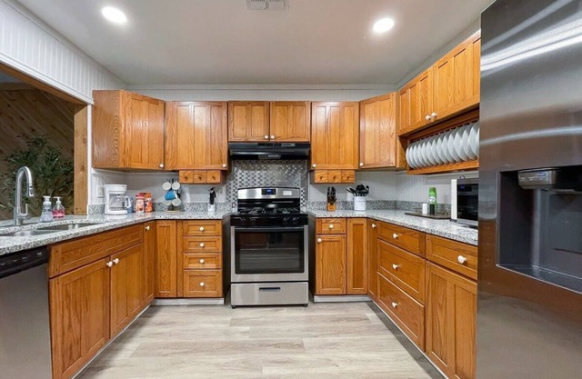 Private Pool & Mins to UTSA - Spring Lark Oasis