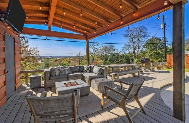 Private Pool Oasis with Gorgeous Views Minutes from TCU & Dickies Arena