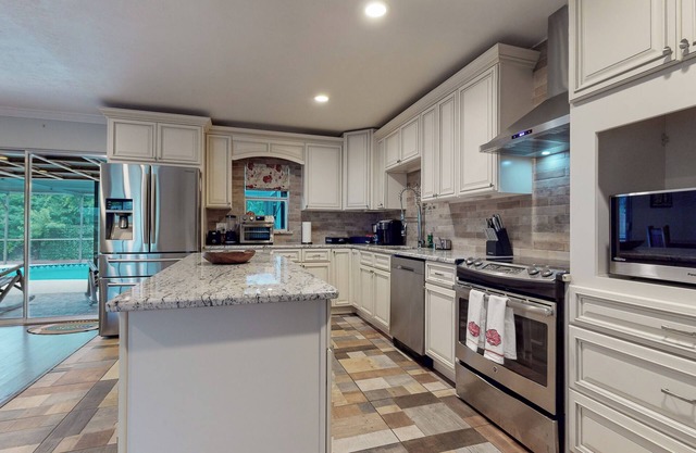 Private Pool | Pet-Friendly | Private Backyard | FMEL2