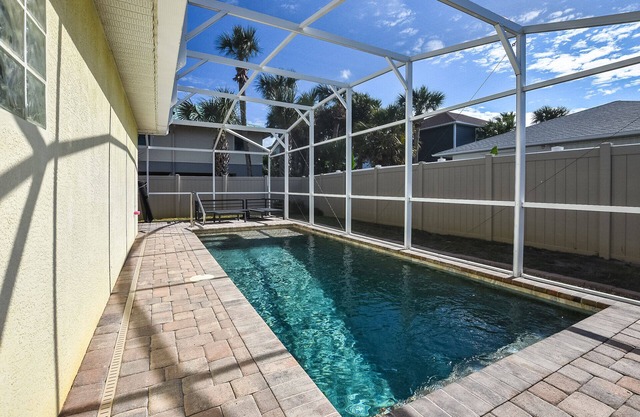 Private Pool - Pet-Friendly Lighthouse-Paradise! Just Two Minutes to Beach
