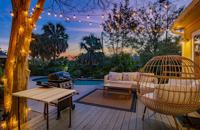 Private Pool, Walkable, Minutes to Beaches & Downtown Pensacola