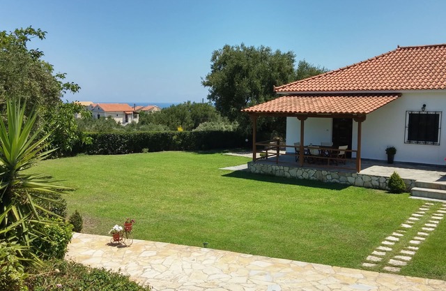 Private Property On A 6500m2 Fenced Off Green Olive Groove