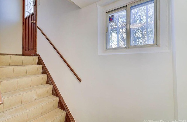 Private Queen bed near Islington Subway stn