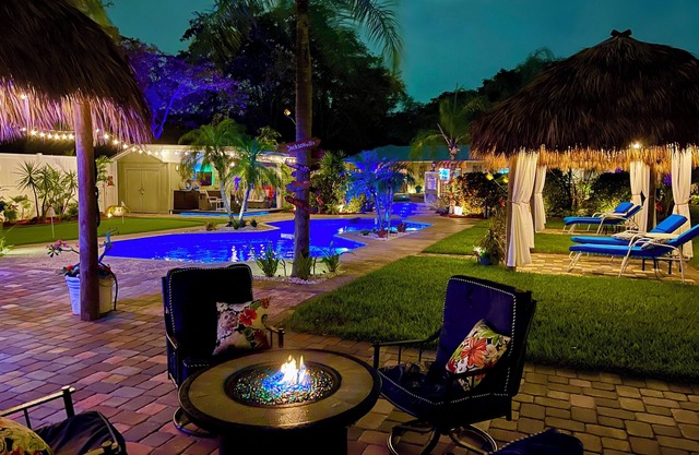 Private Resort-Style One Acre Retreat Sleeps 14, Heated Pool, 5BR, Tikis, Golf