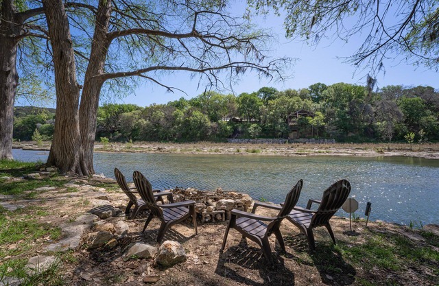 Private River Haus Directly on the Tube Chute!