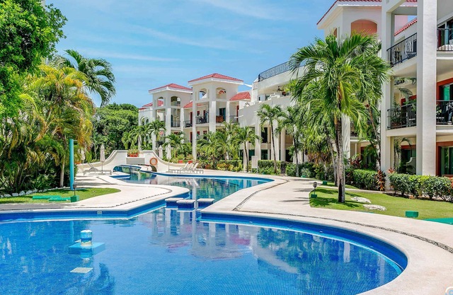 Private Rooftop Lounge and Resort like Pool Onsite