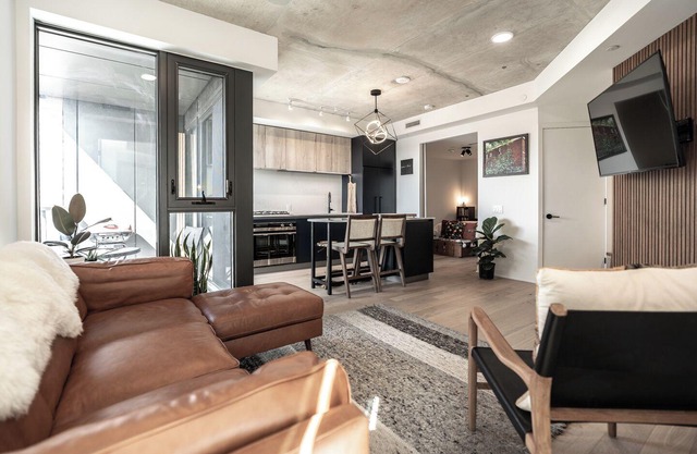 Private Room in Art, Loft Style Condo in Toronto!