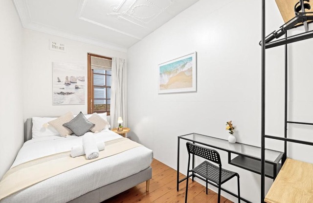 Private Room in Gordon near Train & Bus
