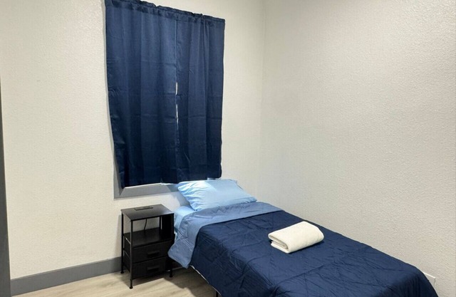 Private Rooms near Downtown Denver & Lake (Room 1)