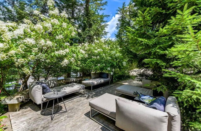 Private Rosseau Beachfront Cottage! Sunrises & Sunsets! Sleeps 15!