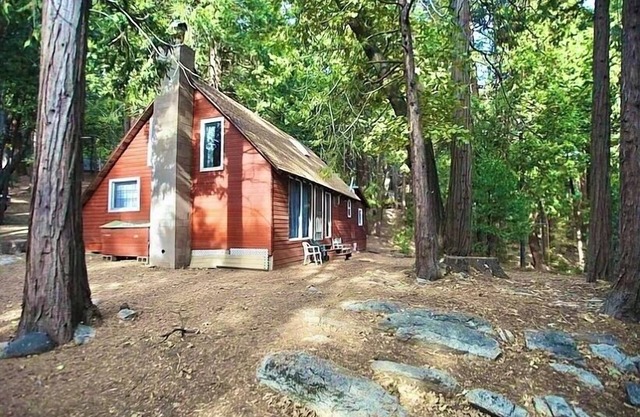Private Sequoia National Forest Cabin— Hunting or relaxing retreat