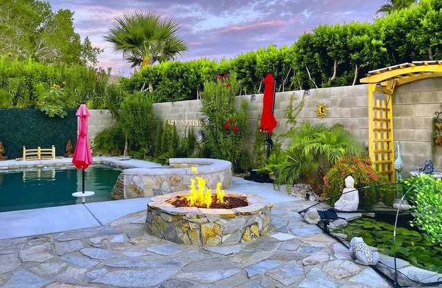Private Spa Oasis w/Views/Mineral Saltwater Pool & Spa / Koi pond / Fire pit/BBQ