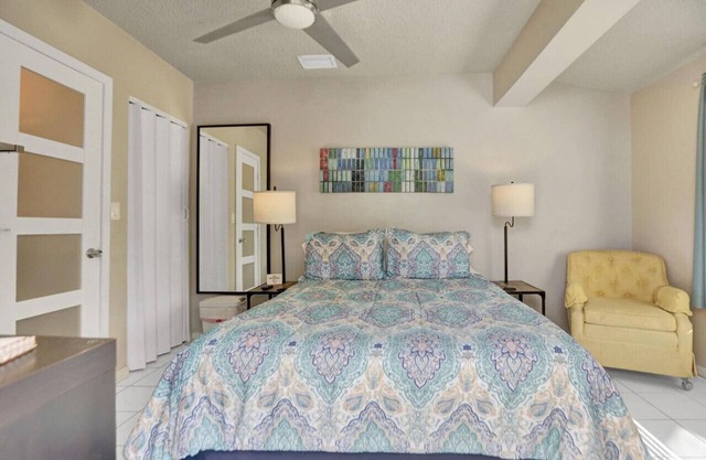 Private studio, 5 min. walk to Wilton Drive