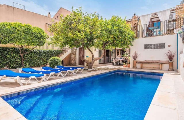 Private swimming pool, air conditioning, 6 bedrooms ideal for families