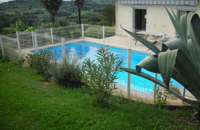 Private swimming pool - Panoramic view of the Pyrenees