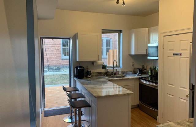 Private townhouse near downtown and state park
