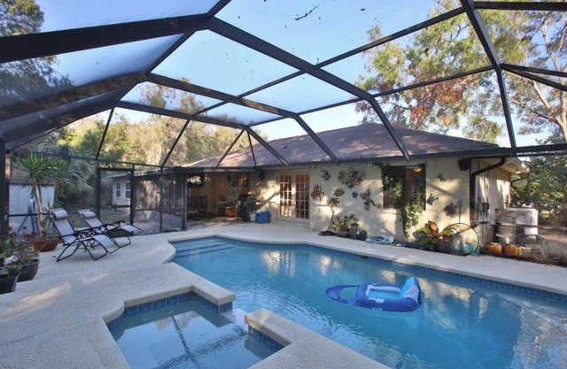 Private tropical paradise in the heart of the community! Pool and Welcome Basket
